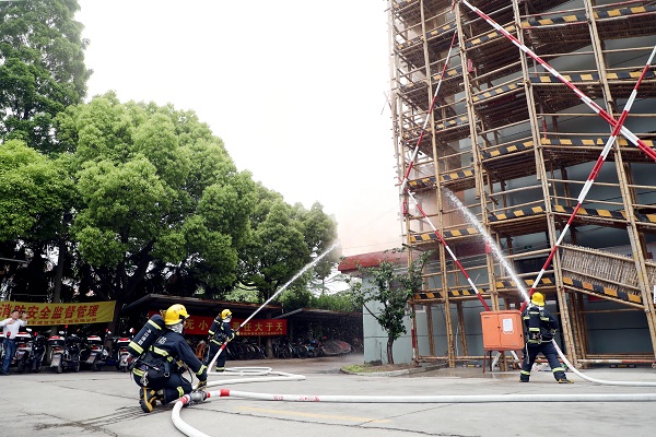 本市开展住宅修缮工程防台防汛消防应急演练